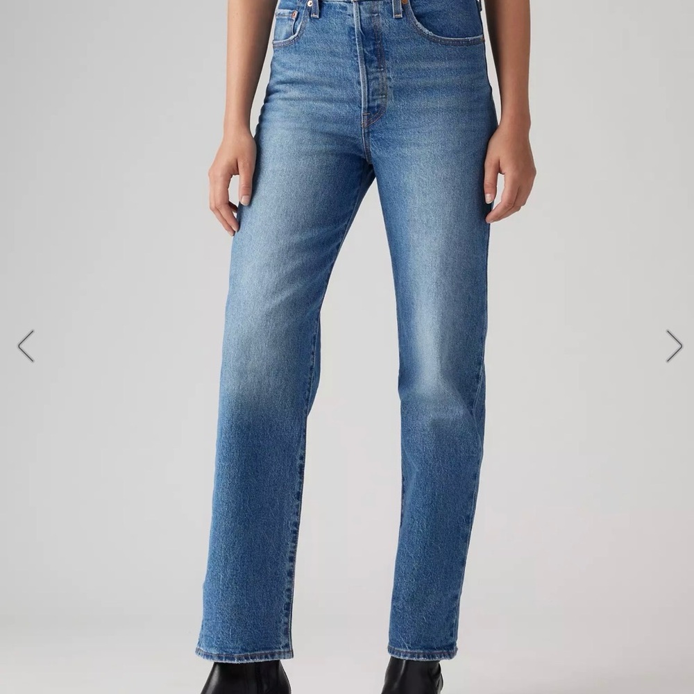 Levi’s Ribcage straight ankle women’s jean- color dance around- medium wash blue